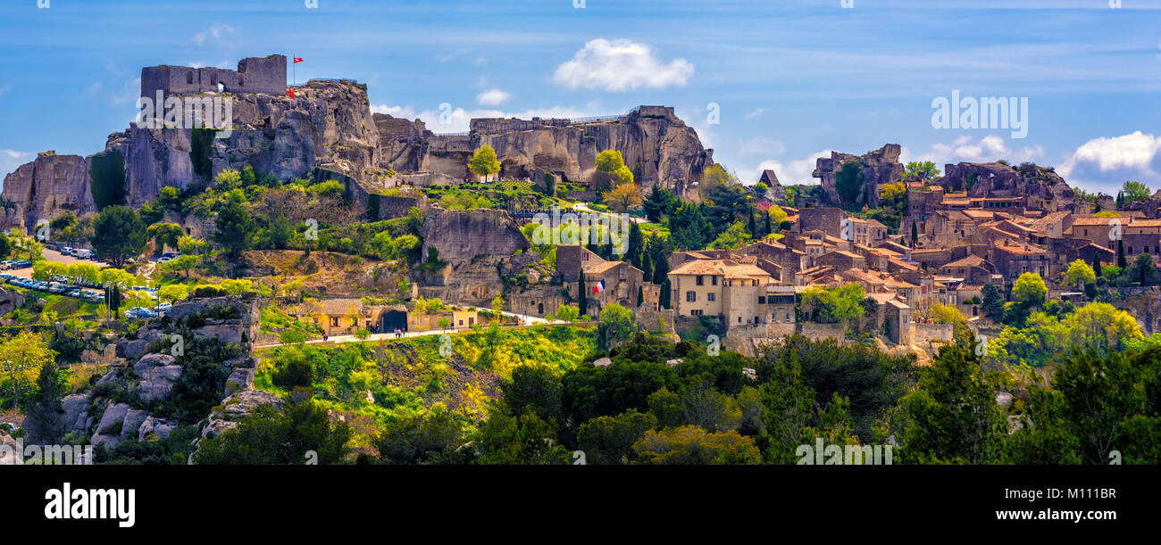 Les Baux-de-Provence village, spettacolare situato nelle montagne Alpilles, Provenza, Francia Foto Stock