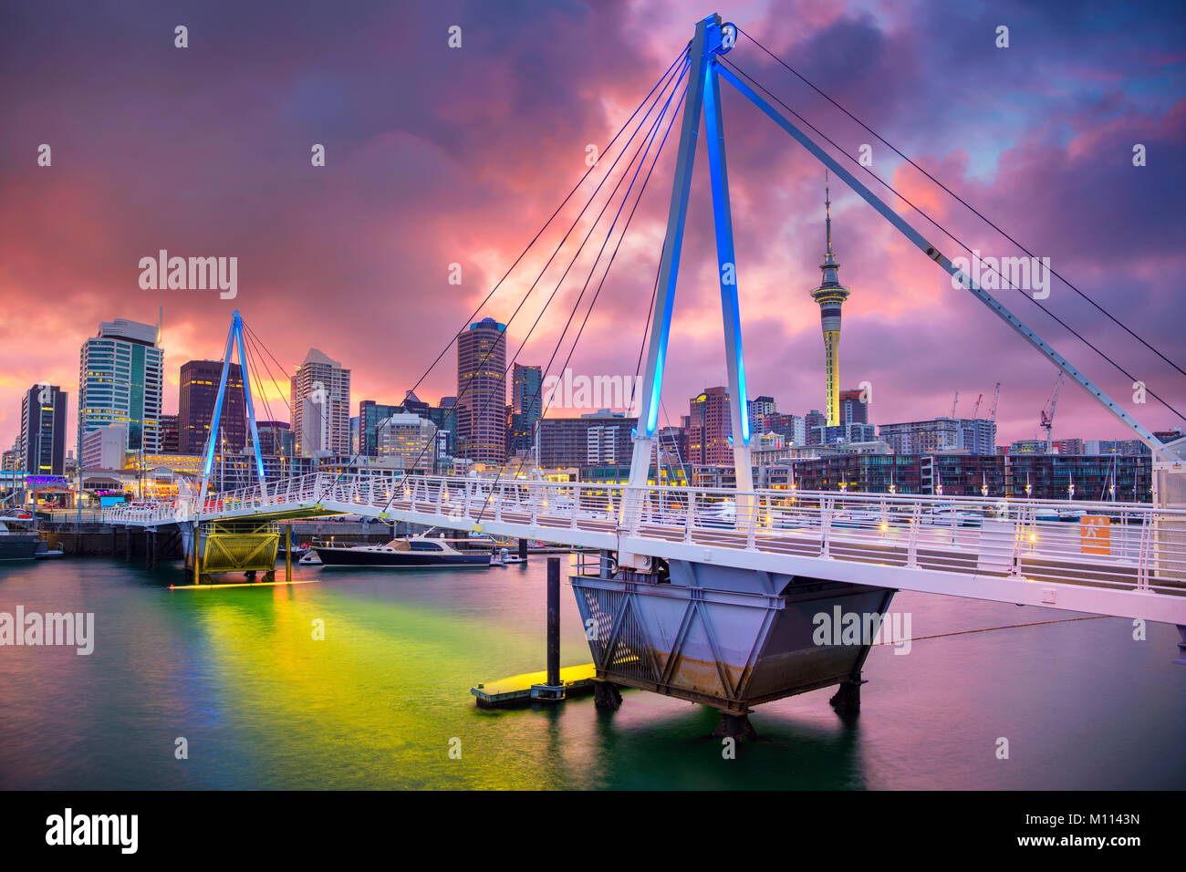Auckland. Cityscape immagine della skyline di Auckland, in Nuova Zelanda durante il sunrise. Foto Stock