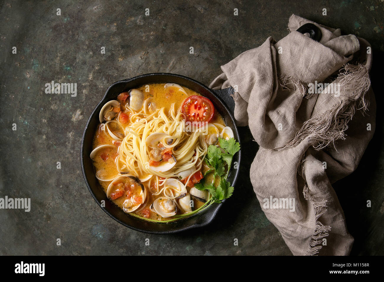 Vongole in salsa Foto Stock