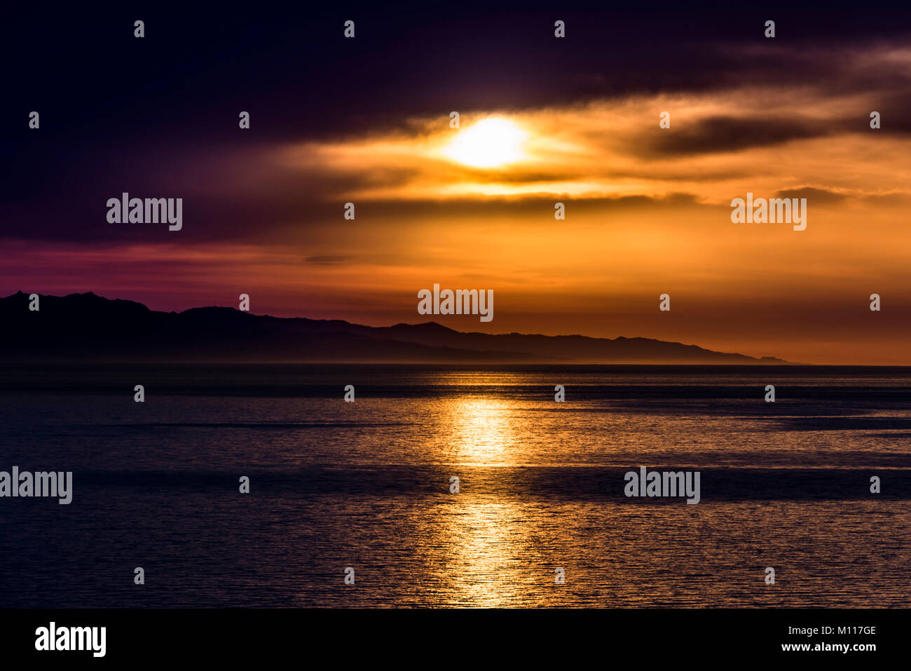 Sunrise al di sopra del mare Foto Stock