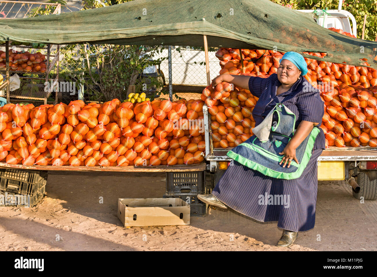 Donna africana venditore ambulante Foto Stock