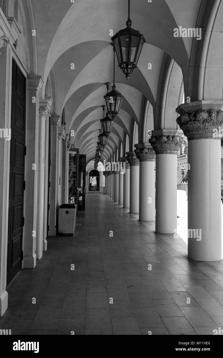 Architettura di pietra Archway in immagini in bianco e nero Foto Stock
