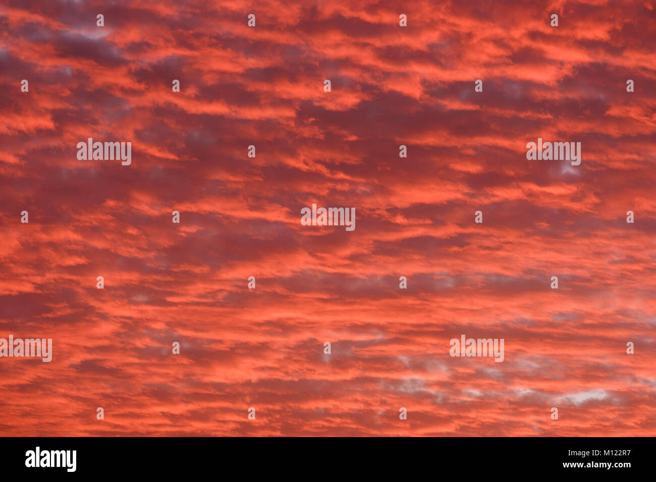 Rosso cielo nuvoloso al tramonto,Oceano Atlantico,La Gomera,Isole Canarie,Spagna Foto Stock