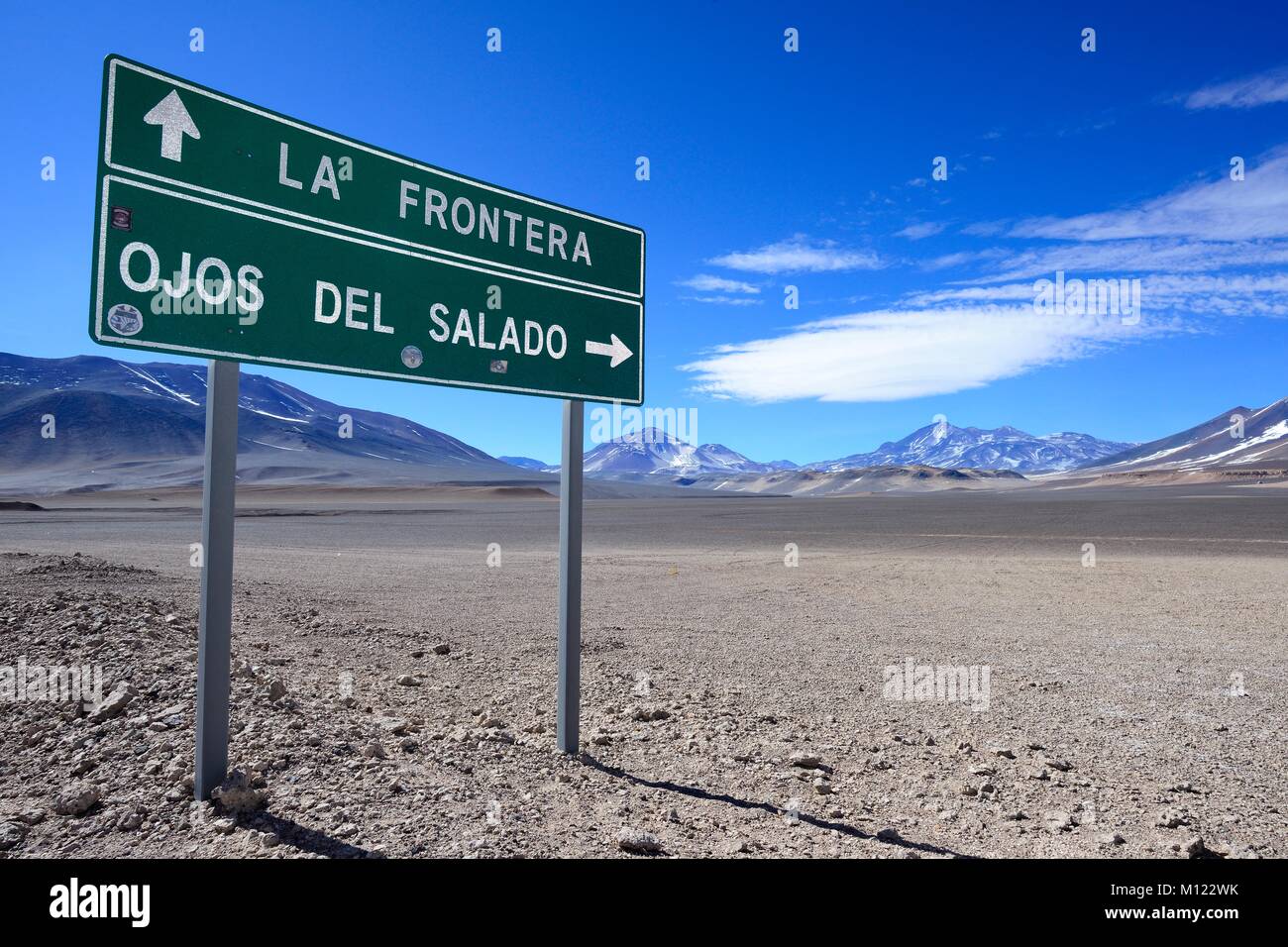 Guida alla frontiera con l Argentina e il vulcano Ojos del Salado,deserto di Atacama,Paso de San Francisco,Región de Atacama Foto Stock