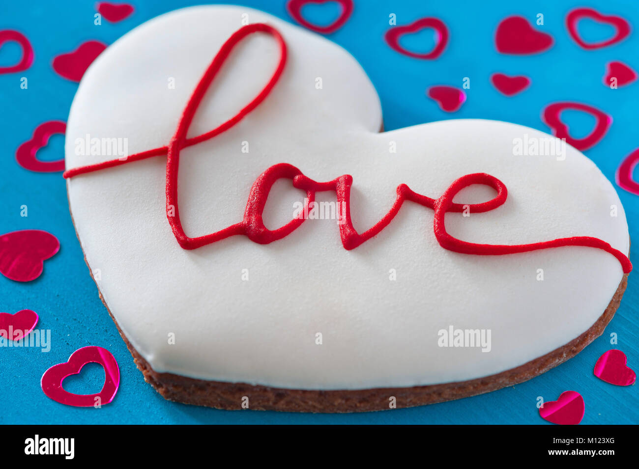 Grande Cuore Con Amore Su Sfondo Di Legno La Festa Della Mamma Buon Compleanno Giorno Della Donna San Valentino Foto Stock Alamy