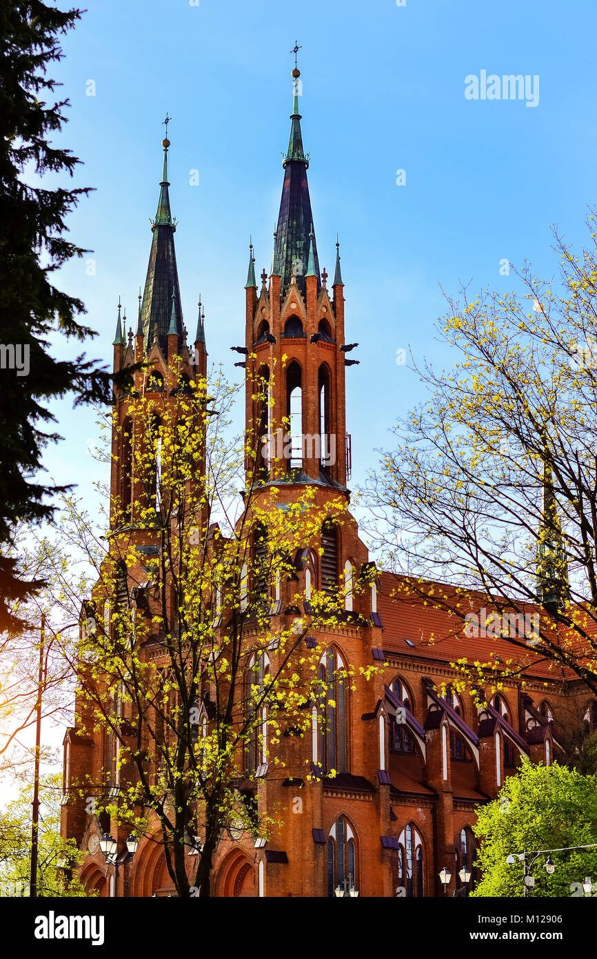Basilica Cattedrale dell Assunzione della Beata Vergine Maria in Bialystok, Polonia. Architettura gotica di mattoni rossi - religiosi memorial e luogo di worsh Foto Stock