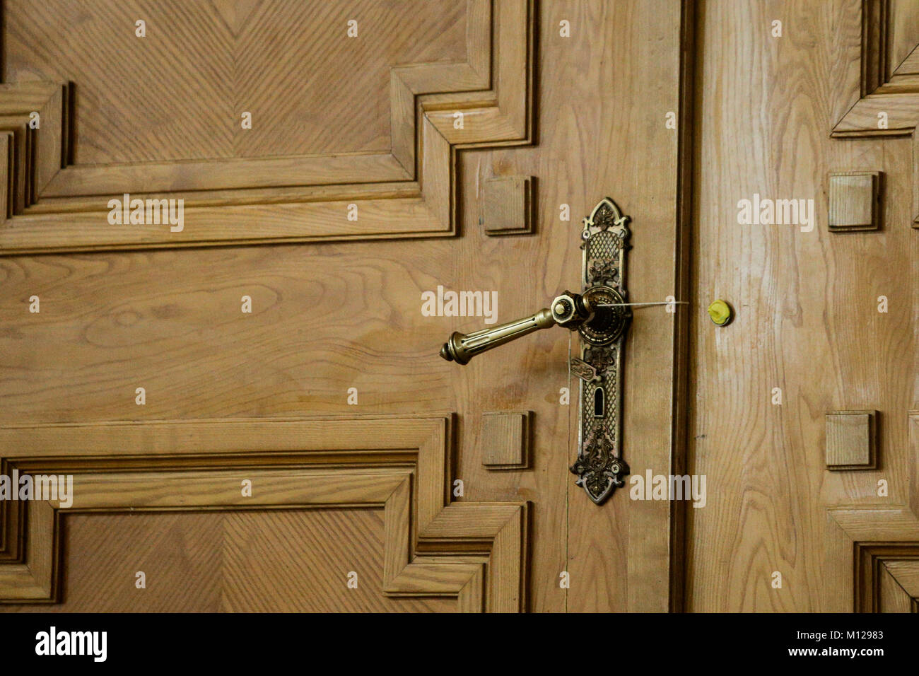 Rotture di sigillo di cera sulla porta di legno Foto Stock