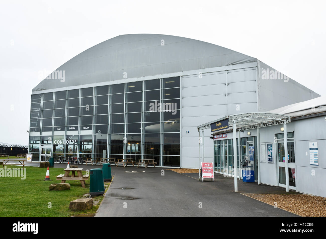 Il Concorde hangar, ristorante e negozio di articoli da regalo all'Aeroporto Internazionale di Manchester Foto Stock
