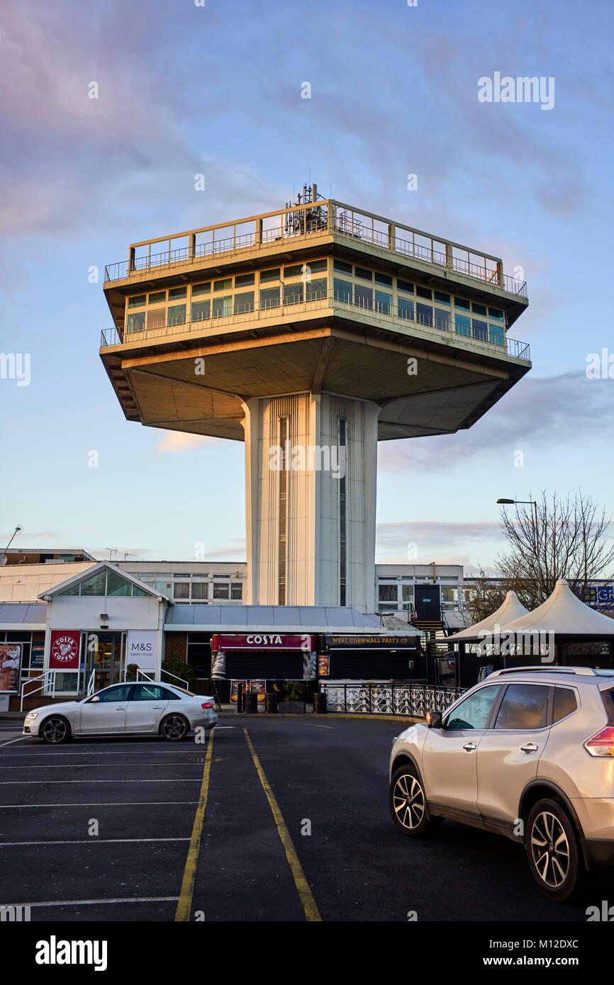 Il Grade ii Listed torre a Lancaster Forton service in direzione nord sulla autostrada M6 Foto Stock