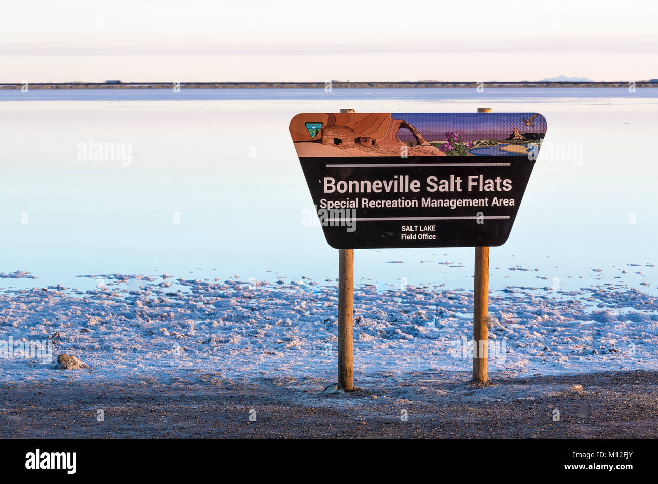 Segno per la Bonneville Salt Flats Offerte Recreation Area di gestione, che è BLM terra dove le missioni per la terra i record di velocità hanno luogo situato a ovest Foto Stock