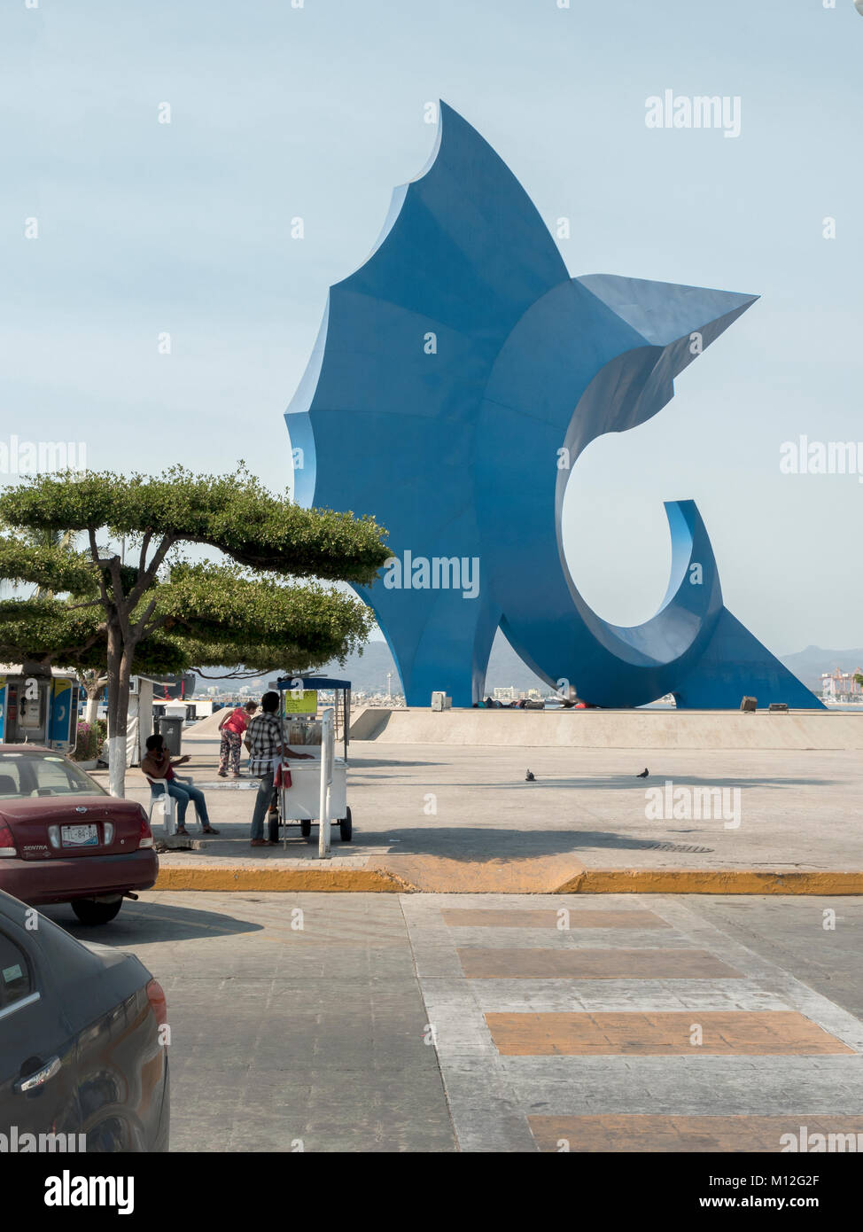 Blu gigante Sailfish Memorial statua Monumento al Pez Vela da artista Sebastian sul lungomare a Manzanillo Colima Messico Foto Stock