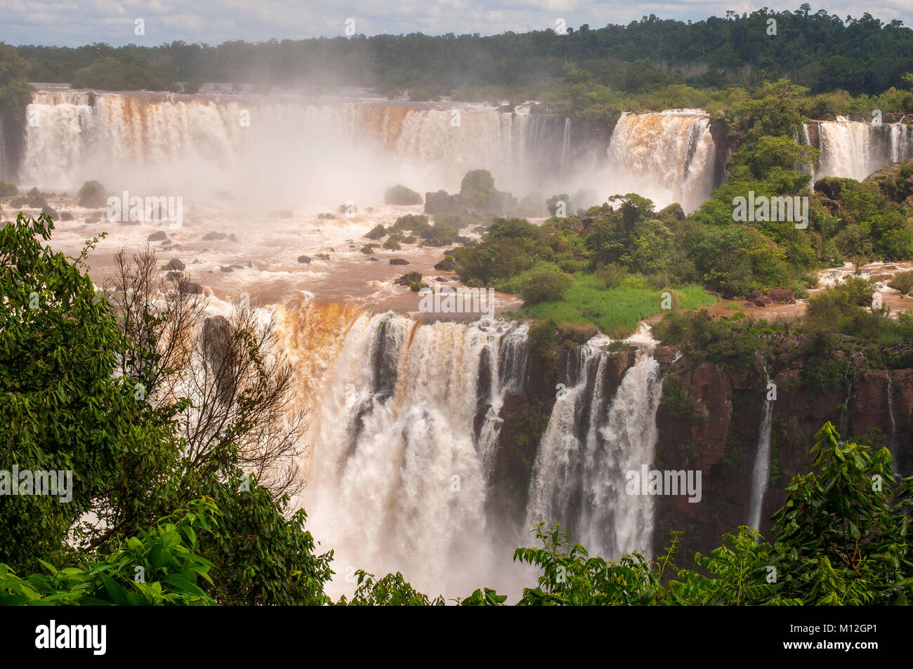 Iguaçu cascate sul confine Brazil-Argentina, Iguaçu Parco nazionale dello Stato del Paraná, Brasile Foto Stock