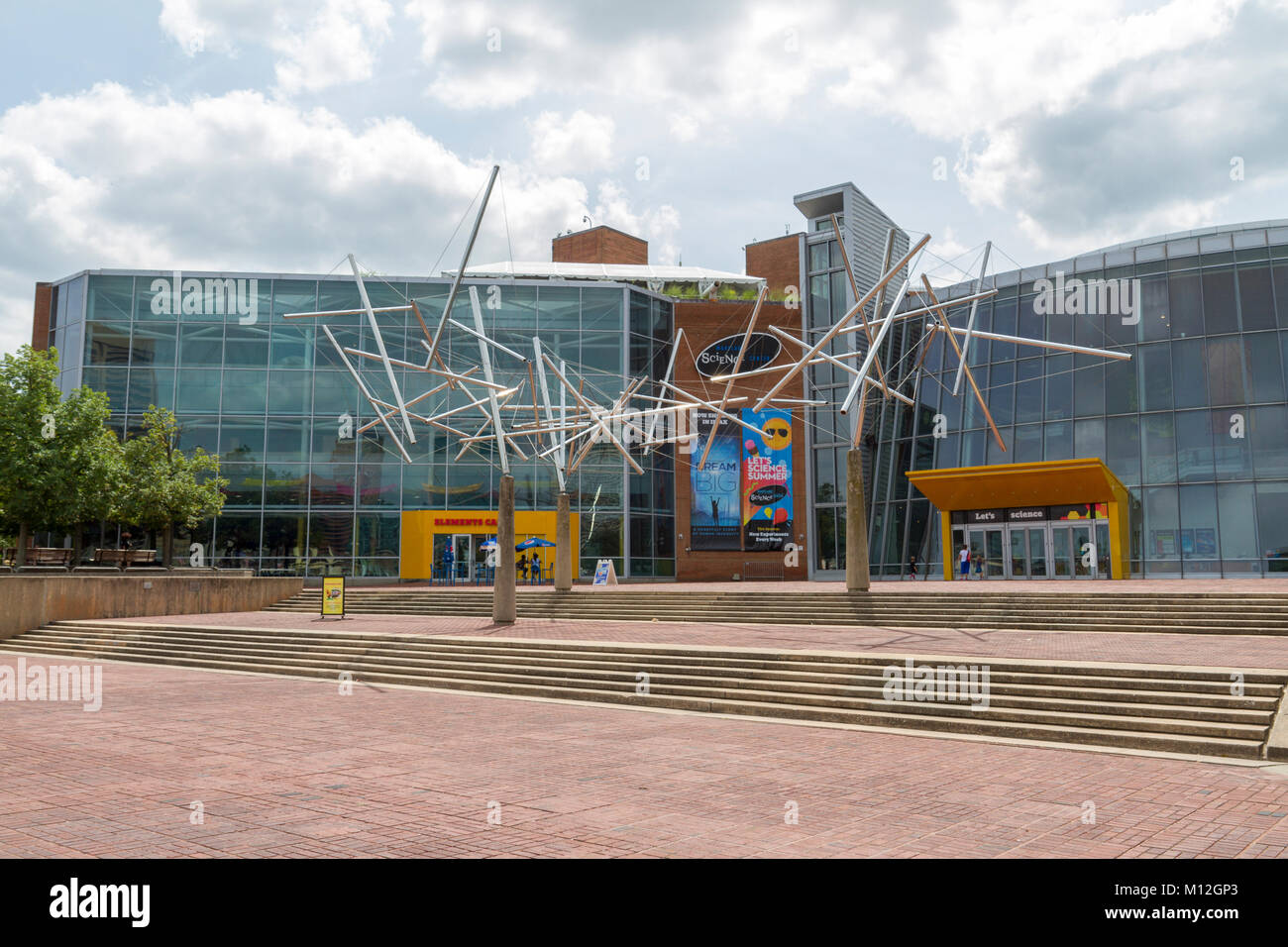 Il Maryland Science Center che domina il Porto Interno di Baltimore, Baltimore, Maryland, Stati Uniti. Foto Stock