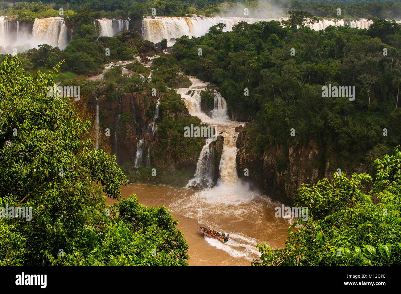 Iguaçu cascate sul confine Brazil-Argentina, Iguaçu Parco nazionale dello Stato del Paraná, Brasile Foto Stock