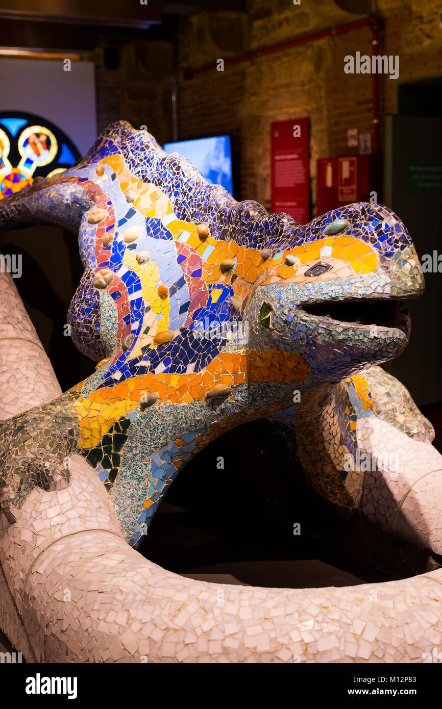 Barcellona, Spagna - 11 gennaio 2018: Gaudi centro espositivo presenta una mostra permanente a piedi con Gaudi dove dell'architetto appartengono personali Foto Stock