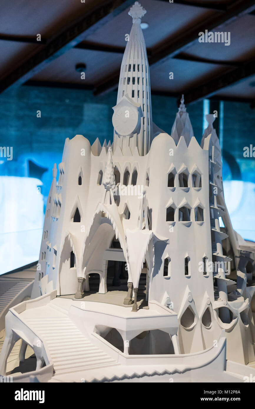 Barcellona, Spagna - 11 gennaio 2018: Gaudi centro espositivo presenta una mostra permanente a piedi con Gaudi dove dell'architetto appartengono personali Foto Stock