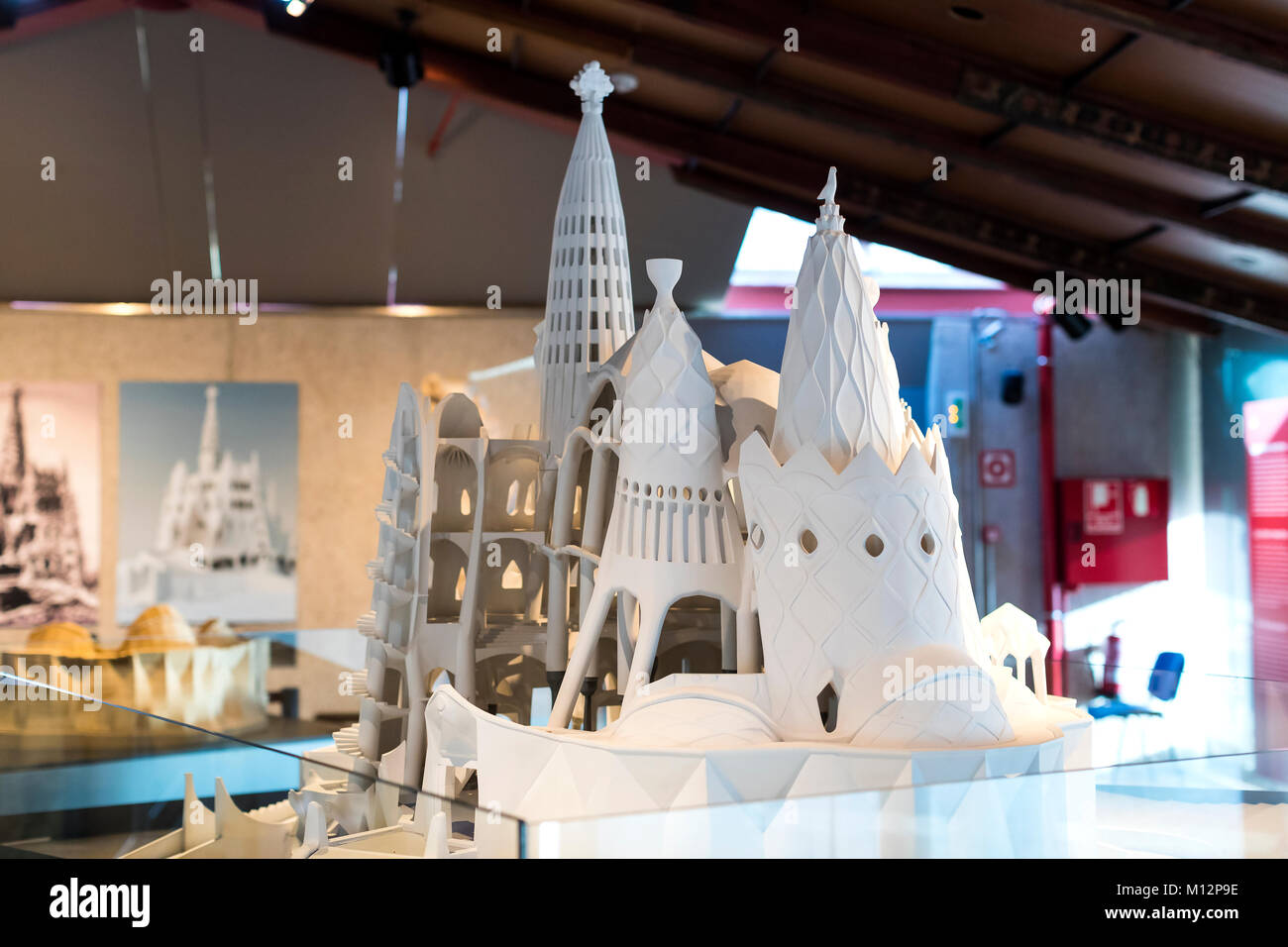 Barcellona, Spagna - 11 gennaio 2018: Gaudi centro espositivo presenta una mostra permanente a piedi con Gaudi dove dell'architetto appartengono personali Foto Stock