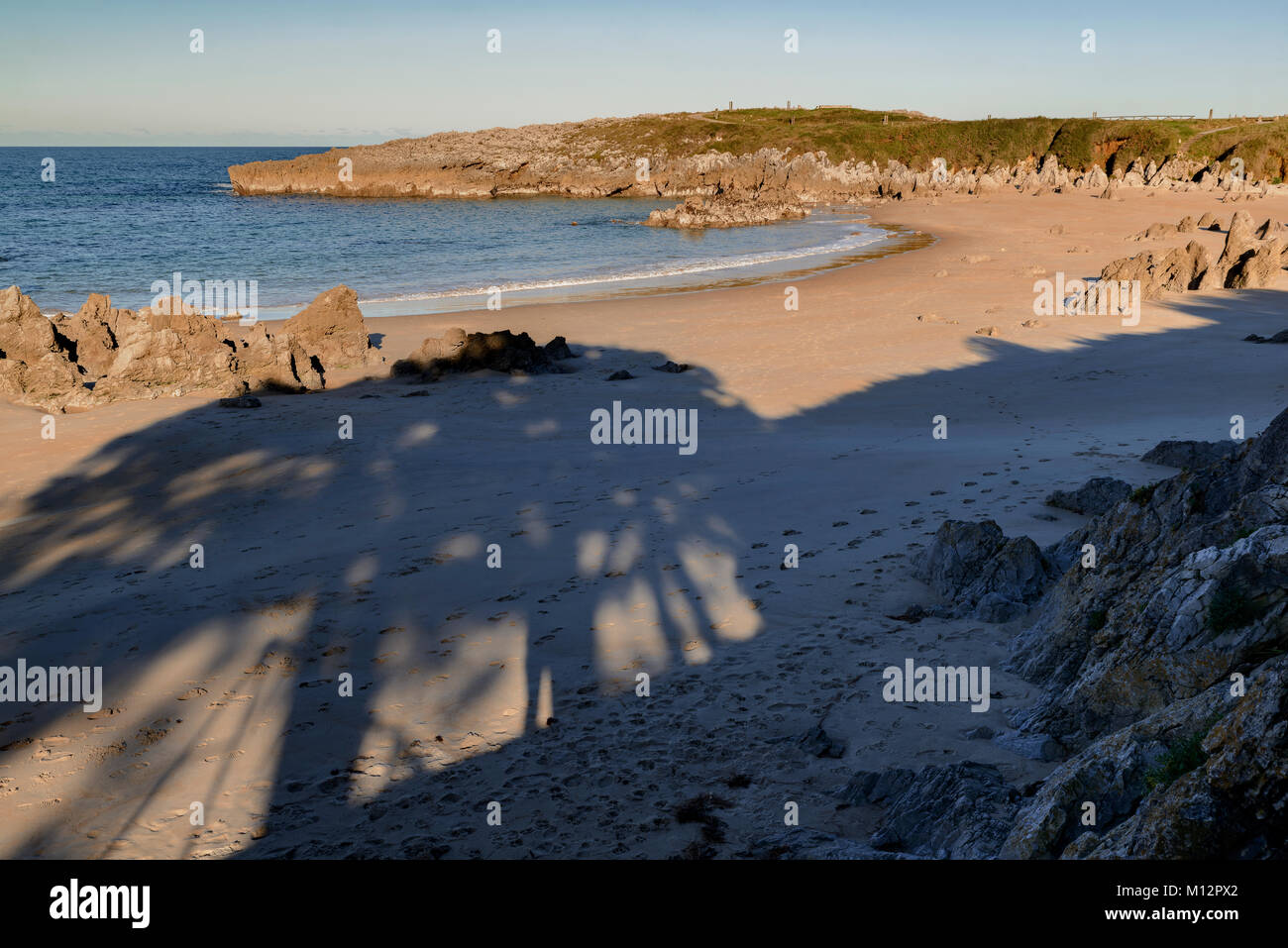 Playa de Toró. Llanes, Mare cantabrico, Asturias Spagna, Europa Foto Stock