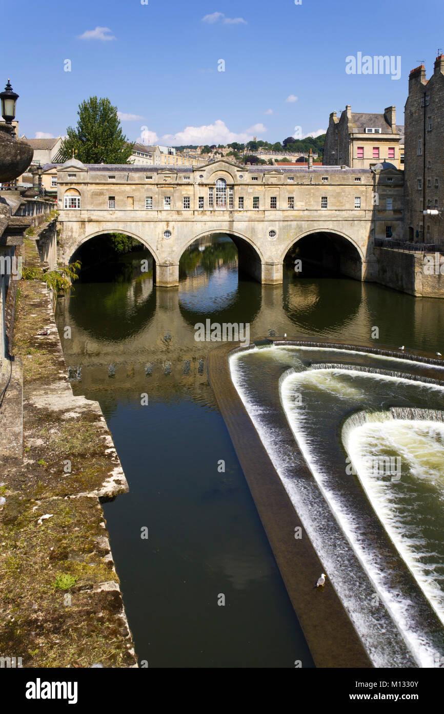 Historic Pulteney Bridge sul fiume Avon, bagno, REGNO UNITO Foto Stock