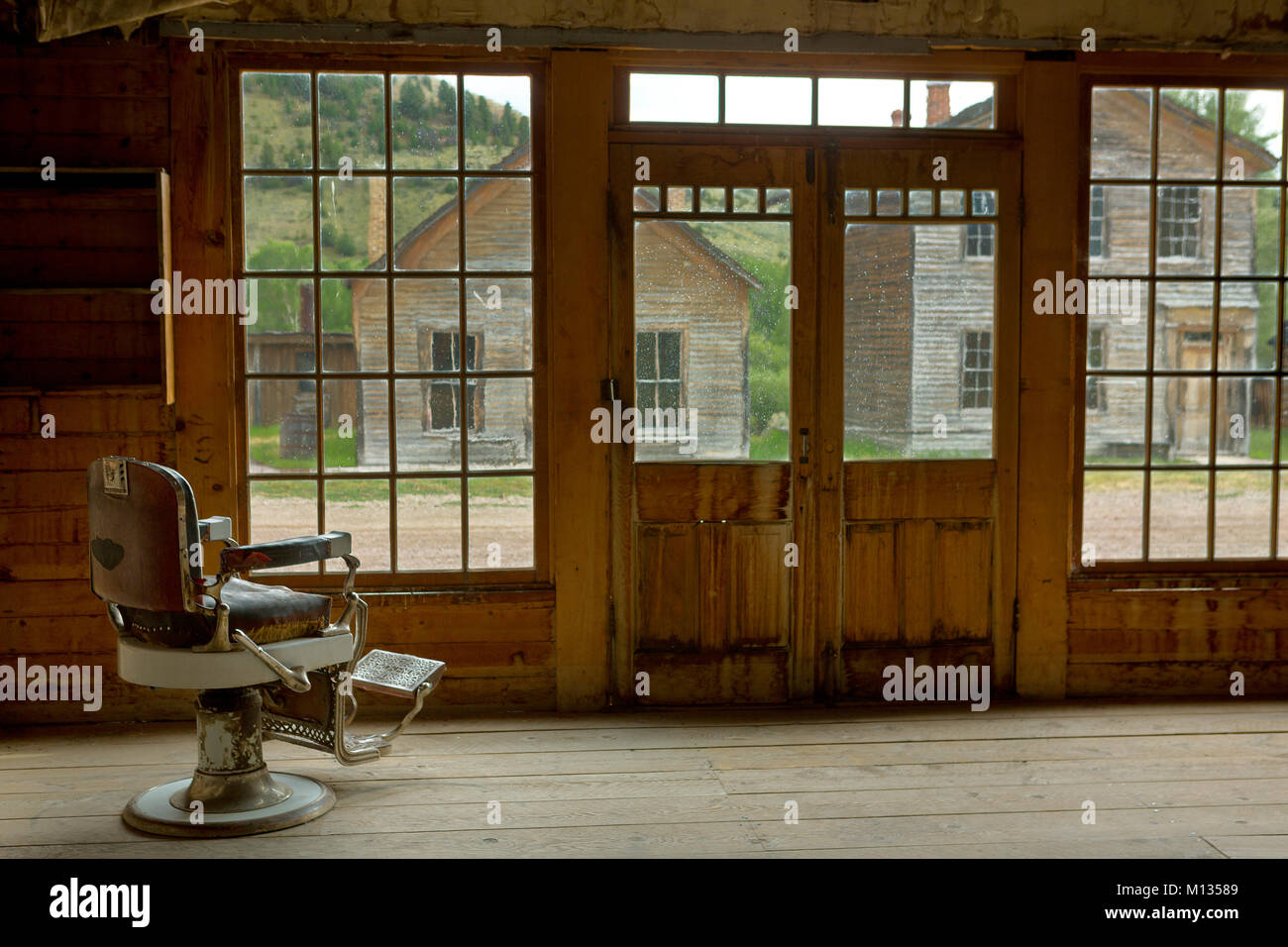 Un barbiere di Bannack città fantasma nel Montana. Stati Uniti d'America Foto Stock