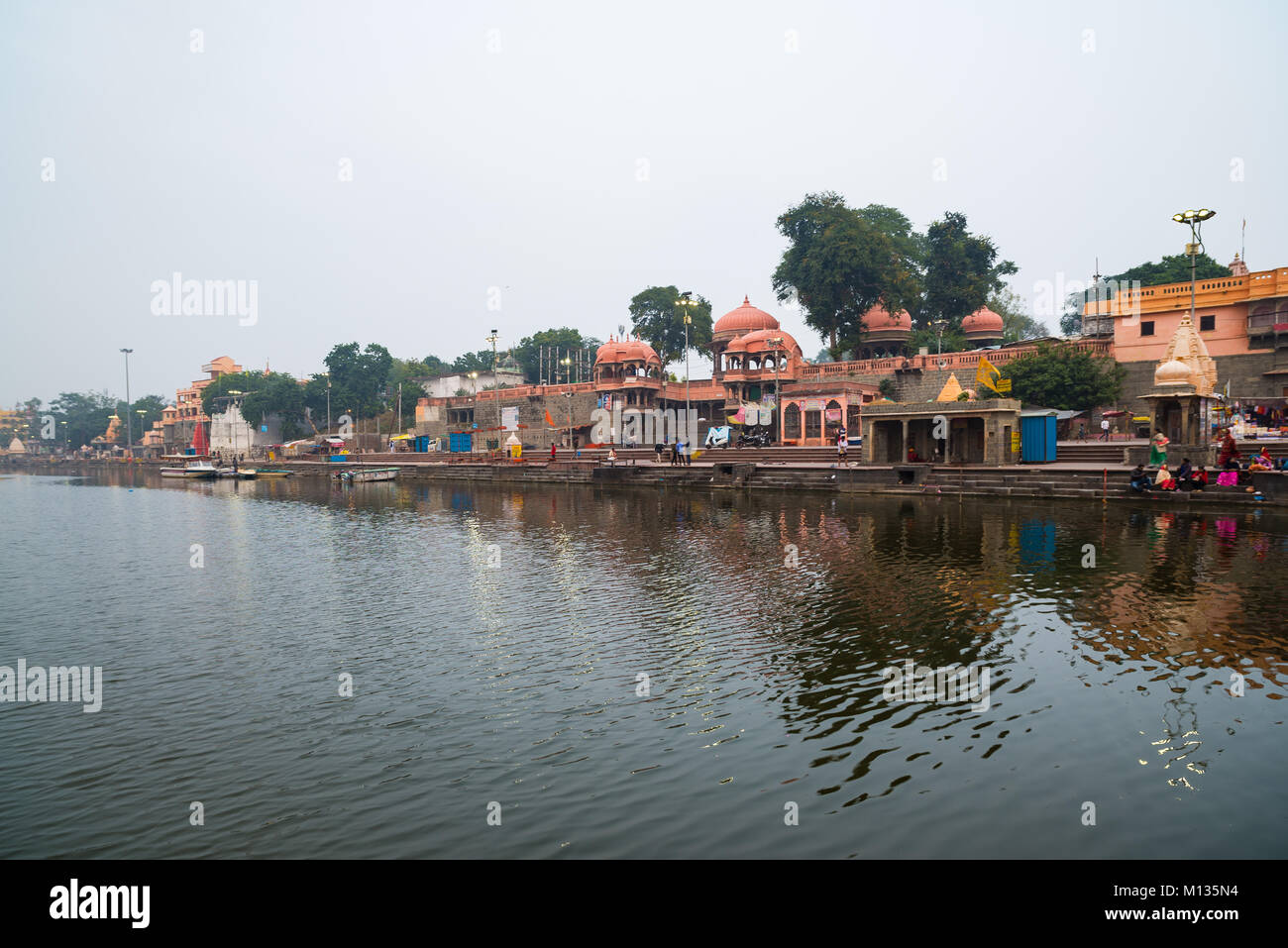 Ujjain cityscape dal fiume, meta di viaggio in India, santa città per hindu. Foto Stock