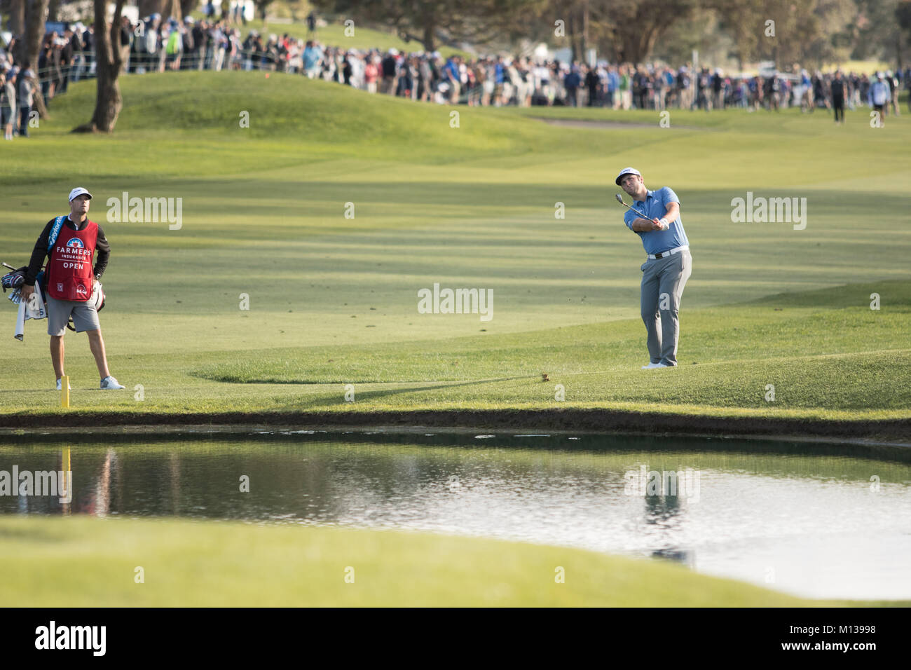 San Diego, Stati Uniti d'America . Il 25 gennaio 2018. Jon Rahm aziona la pallina da golf durante gli agricoltori assicurazioni aperto a San Diego, California, giovedì 25 gennaio, 2018 (Rishi Deka). Credito: Rishi Deka/Alamy Live News Foto Stock