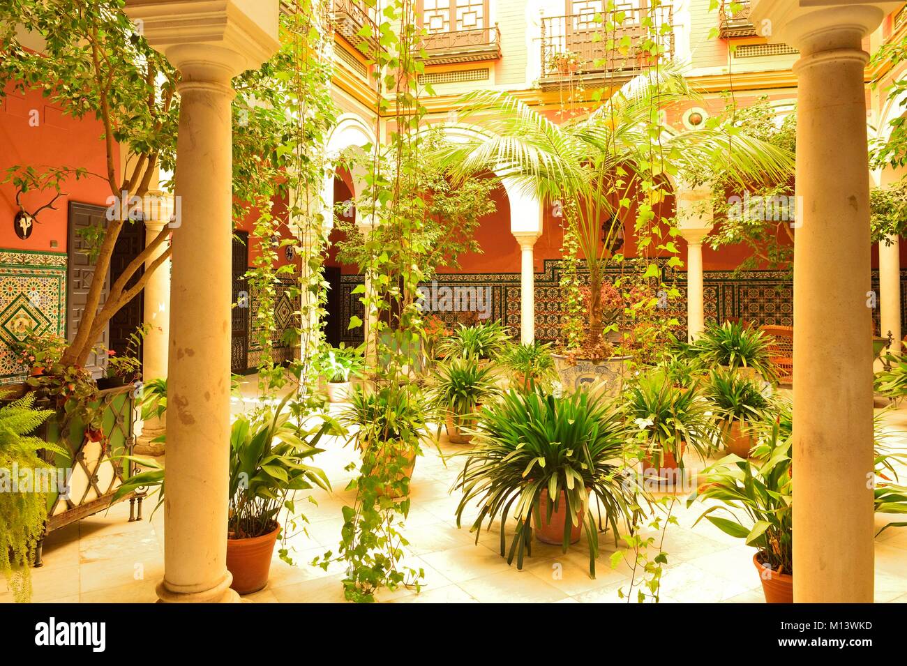 Spagna, Andalusia, Sevilla, andalousian patio Foto Stock