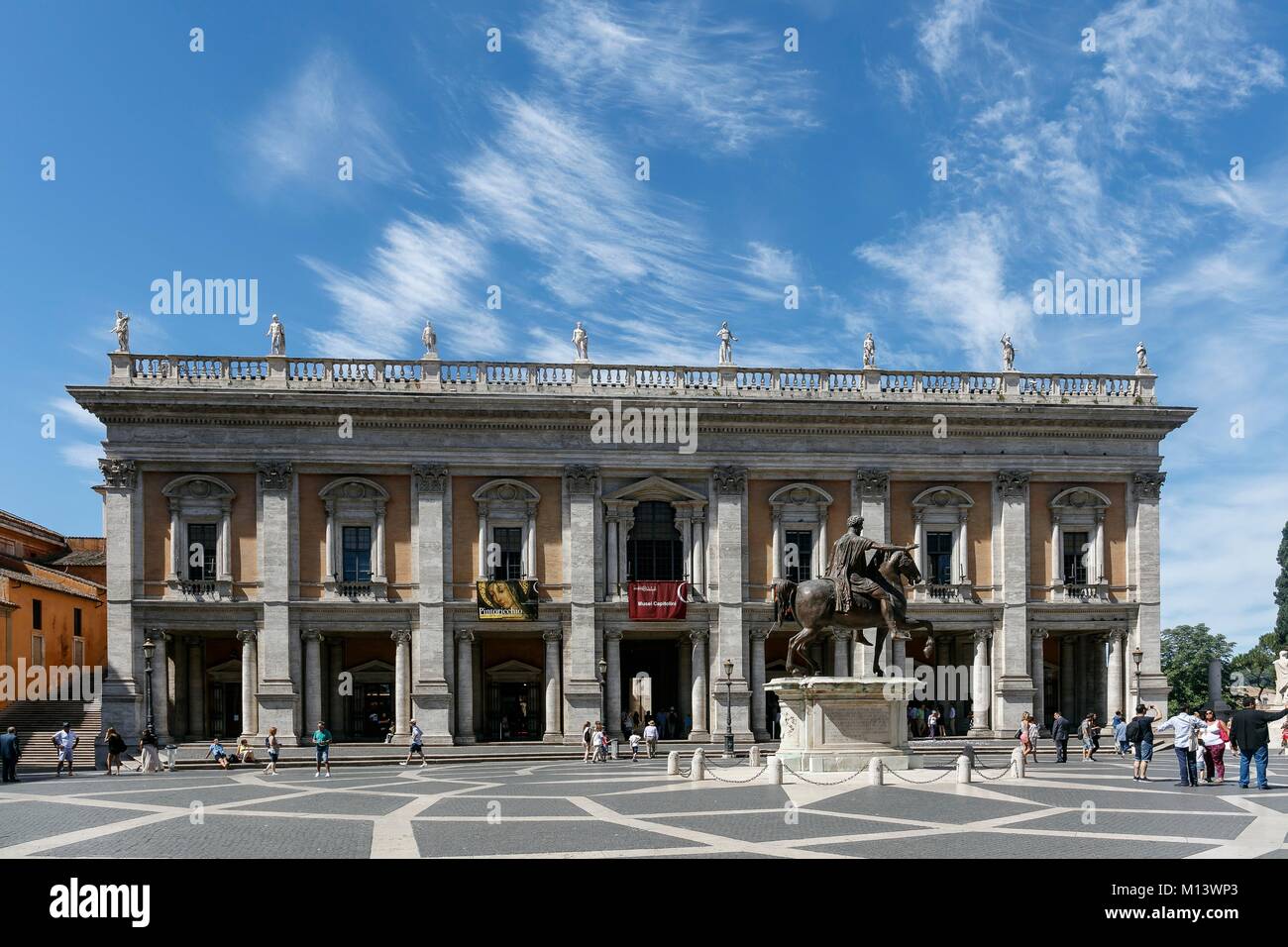 Italia Lazio, Roma, centro storico sono classificati come patrimonio mondiale dall'UNESCO, la Piazza del Campidoglio (piazza Capitolina), Pallazo Nuovo, Marc Aurele statua Foto Stock
