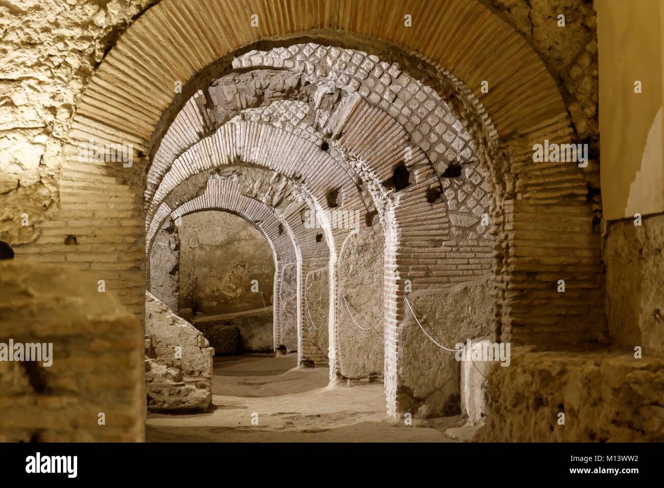 L'Italia, Campania, Napoli, centro storico elencati come patrimonio mondiale dall' UNESCO, San Lorenzo Maggiore complesso, romana rovine del mercato Foto Stock