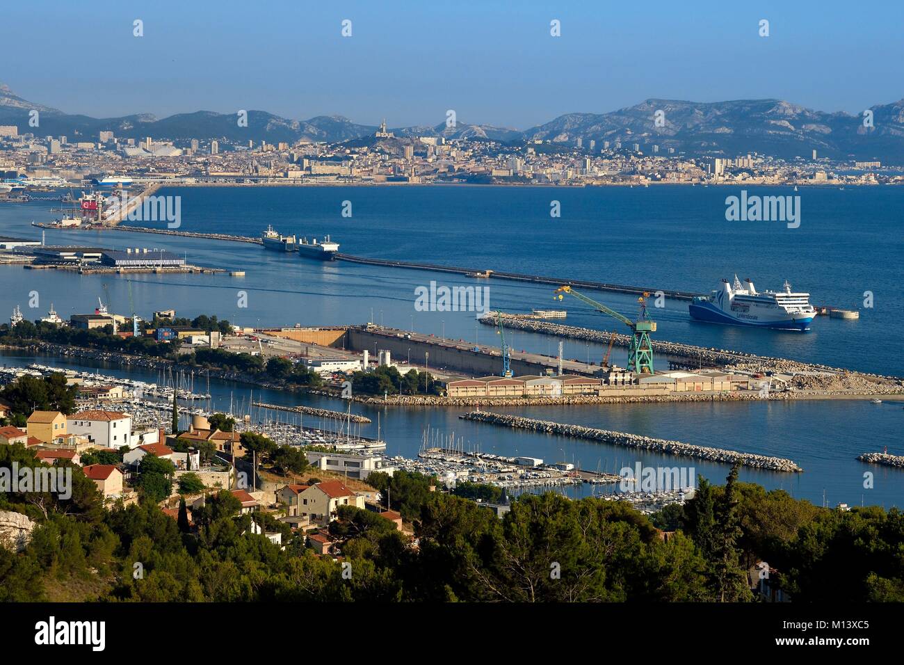 Francia, Bouches du Rhone, Marsiglia, Grand Port maritime de Marseille o GPMM, Bacino orientale, Marina Estaque Foto Stock