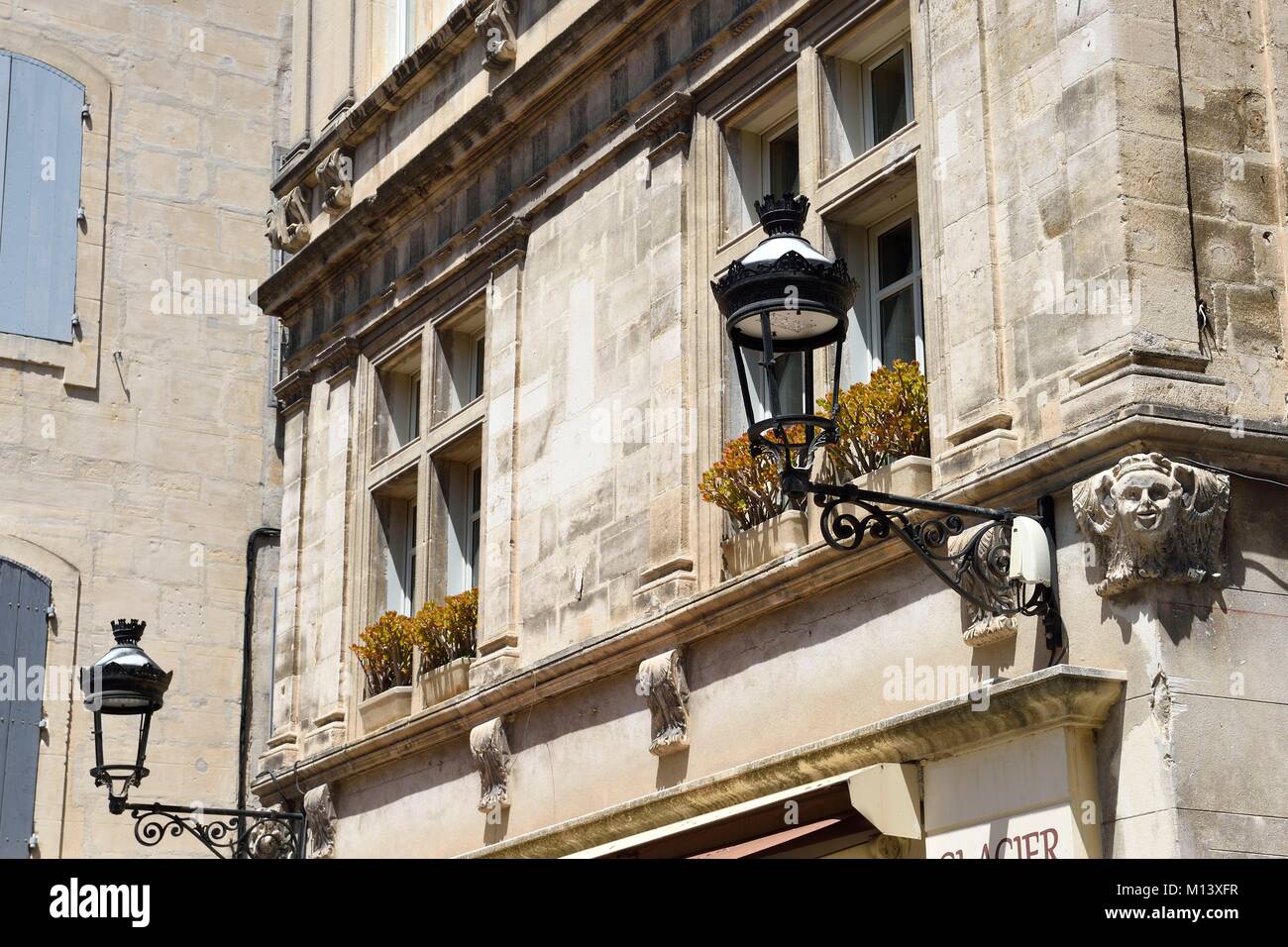Francia, Bouches du Rhone, Arles, residenza rinascimentale sulla Place du Forum angolo rue des Thermes Foto Stock