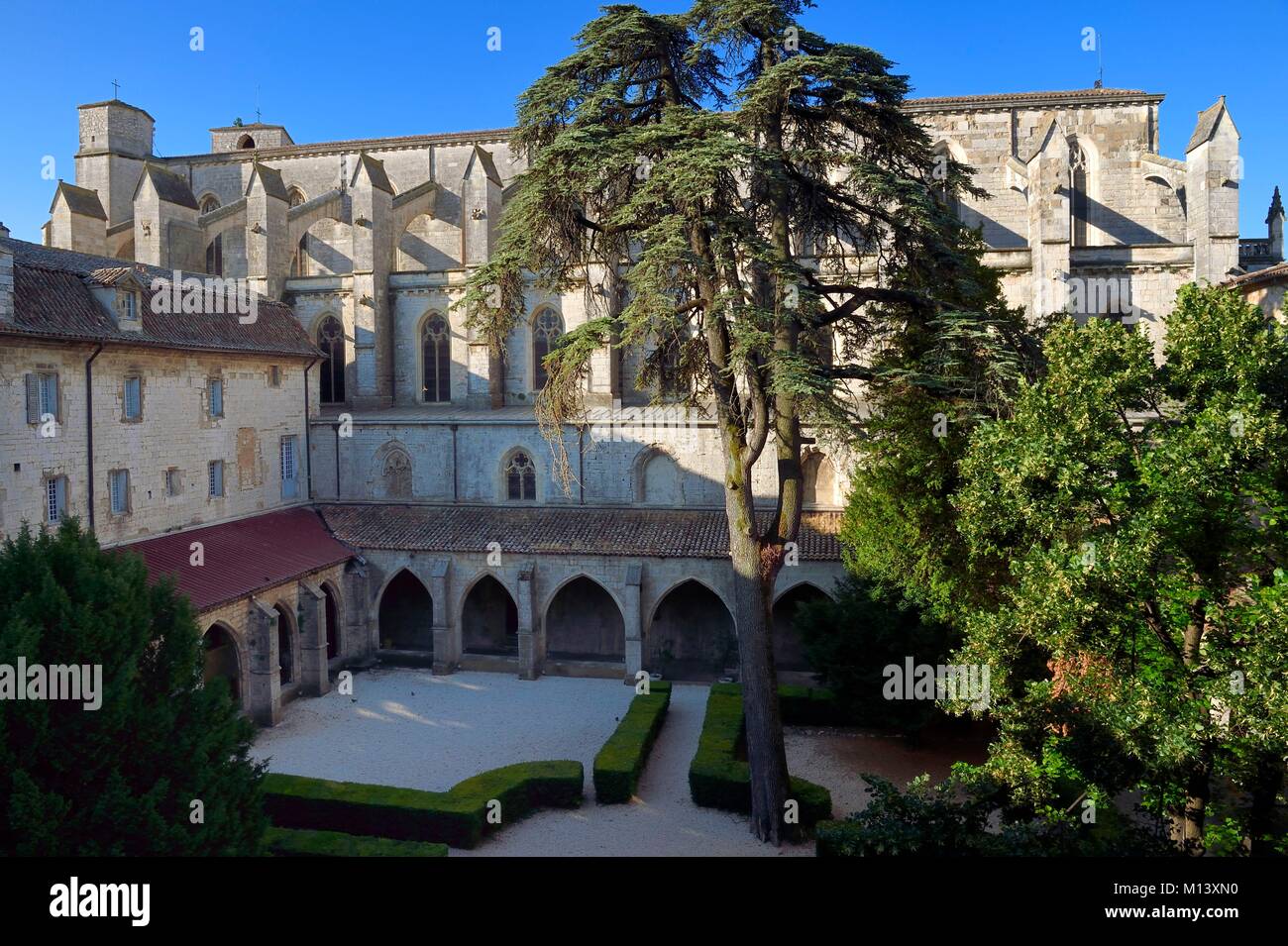 Francia, Var, Provence Verte, Saint Maximin la Sainte Baume, Sainte Madeleine basilica Foto Stock