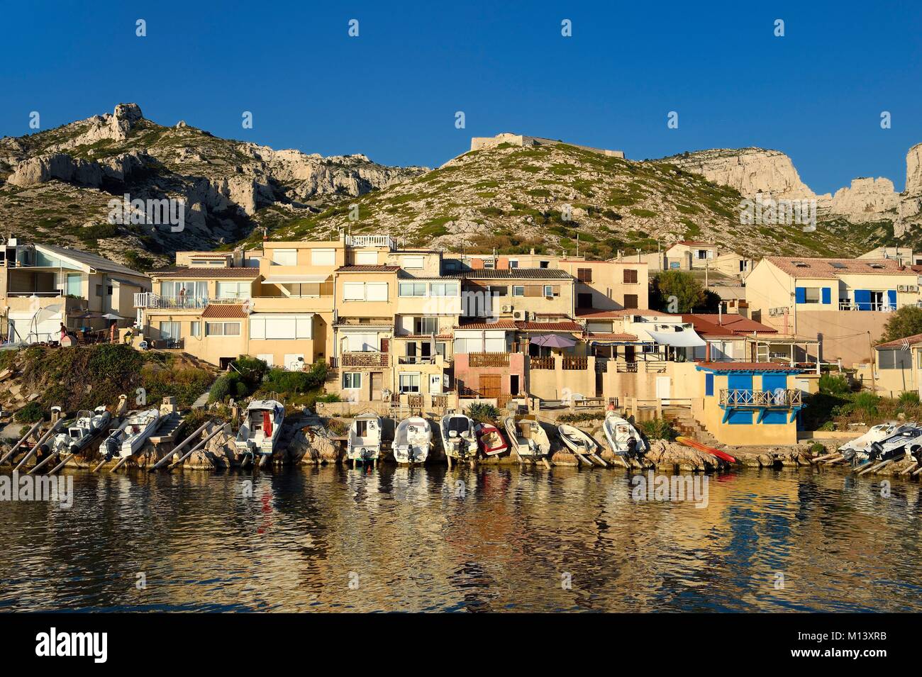 Francia, Bouches du Rhone, Parco Nazionale delle calanche, Les Goudes, porto di pesca Foto Stock