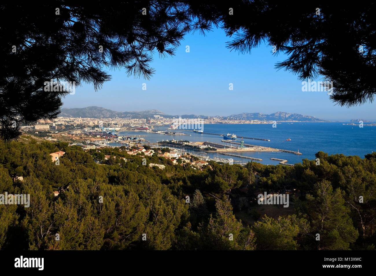 Francia, Bouches du Rhone, Marsiglia, Grand Port maritime de Marseille o GPMM, Bacino orientale, Marina Estaque Foto Stock