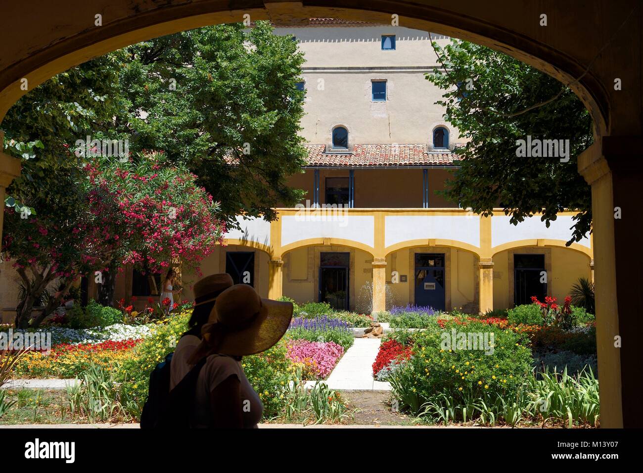 Francia, Bouches du Rhone, Arles, Espace Van Gogh, ex Hotel Dieu (Ospedale) Foto Stock