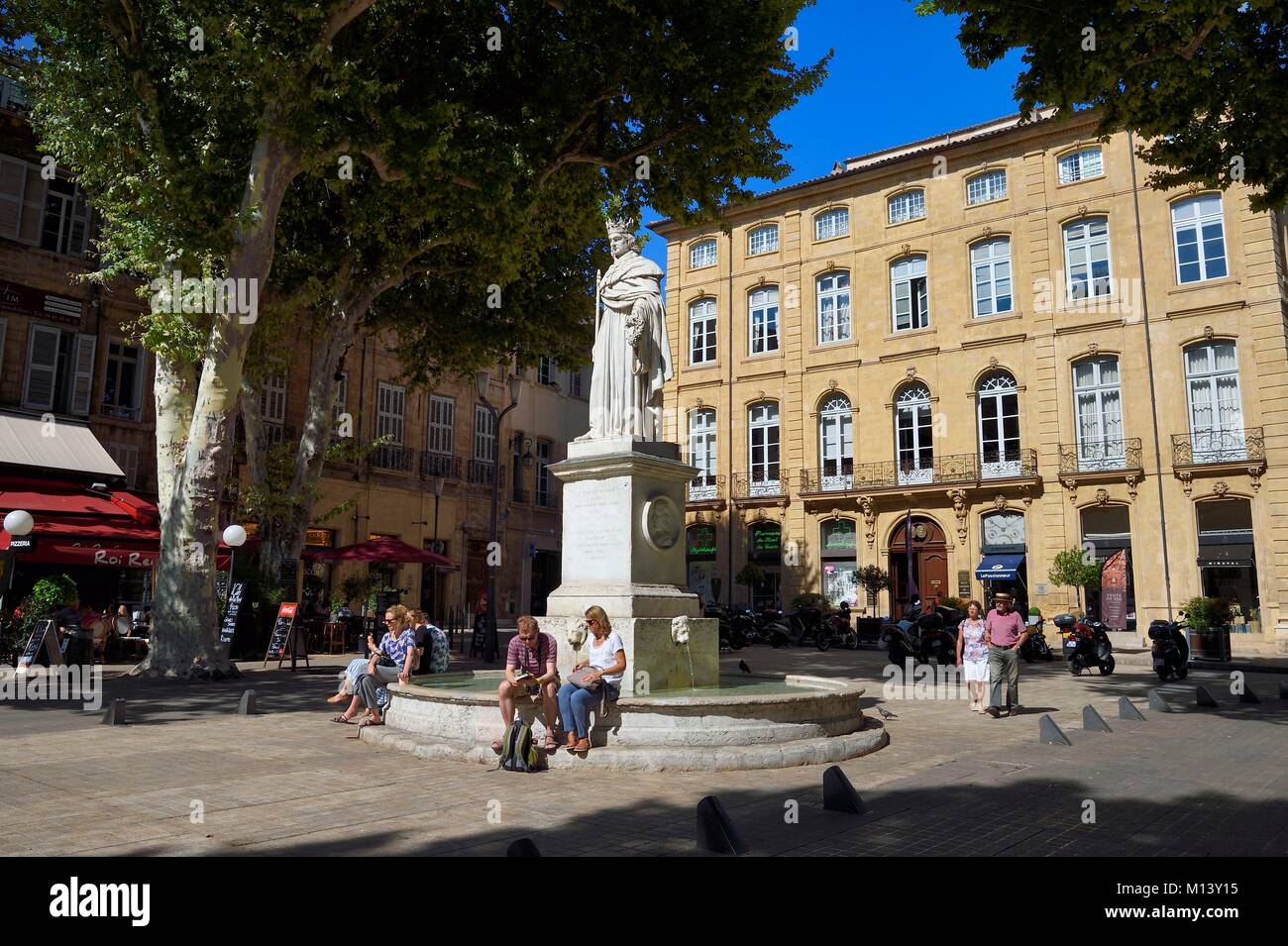 Francia, Bouches du Rhone, Aix en Provence, Cours Mirabeau, statua del Re René Foto Stock