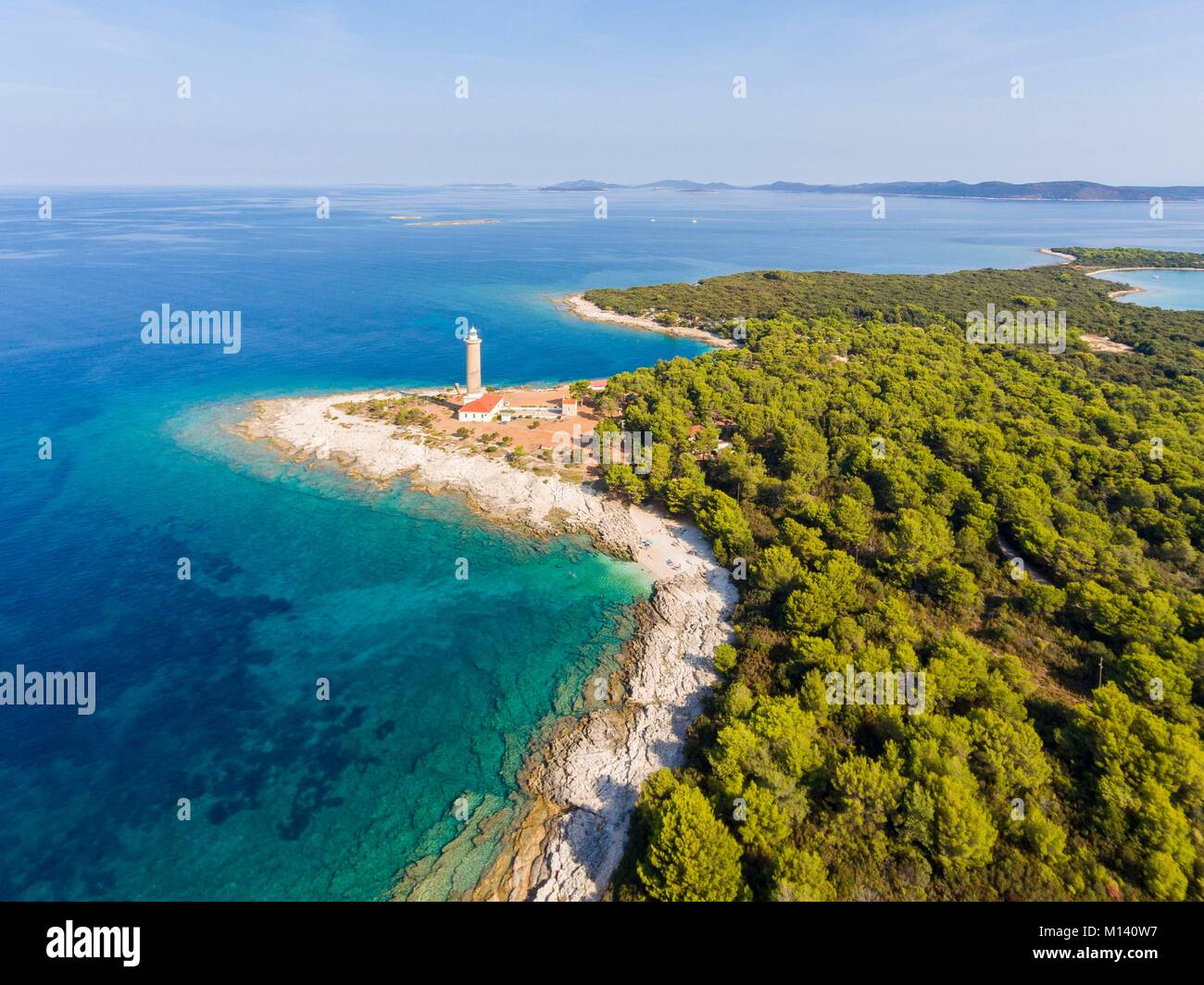 Croazia, Dalmazia Settentrionale, costa dalmata, arcipelago di Zadar, Dugi Otok, Veli Rat faro (vista aerea) Foto Stock