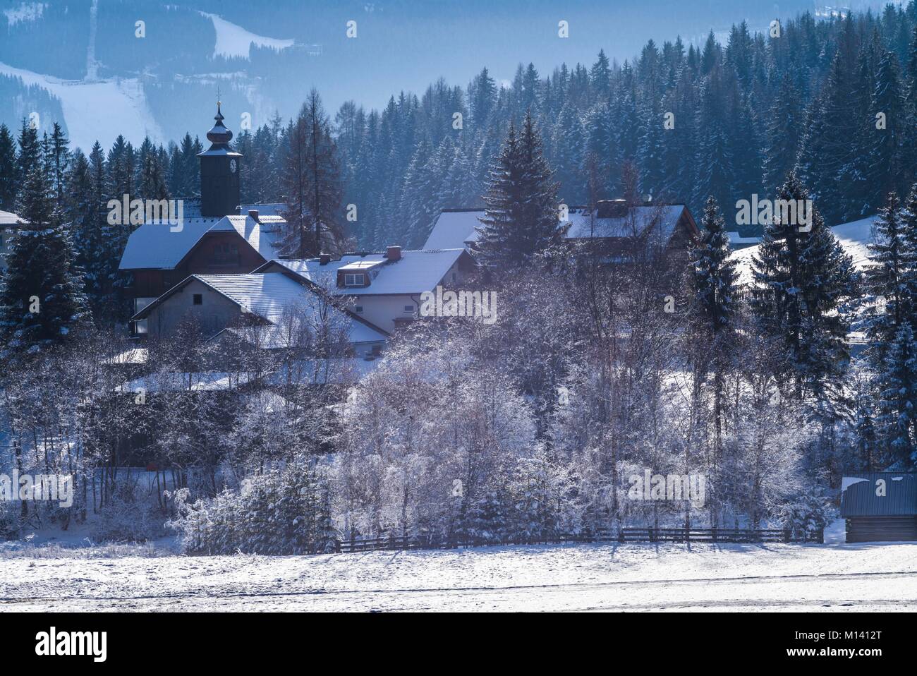 L'Austria, la Stiria, Ramsau am Dachstein, vista villaggio Foto Stock