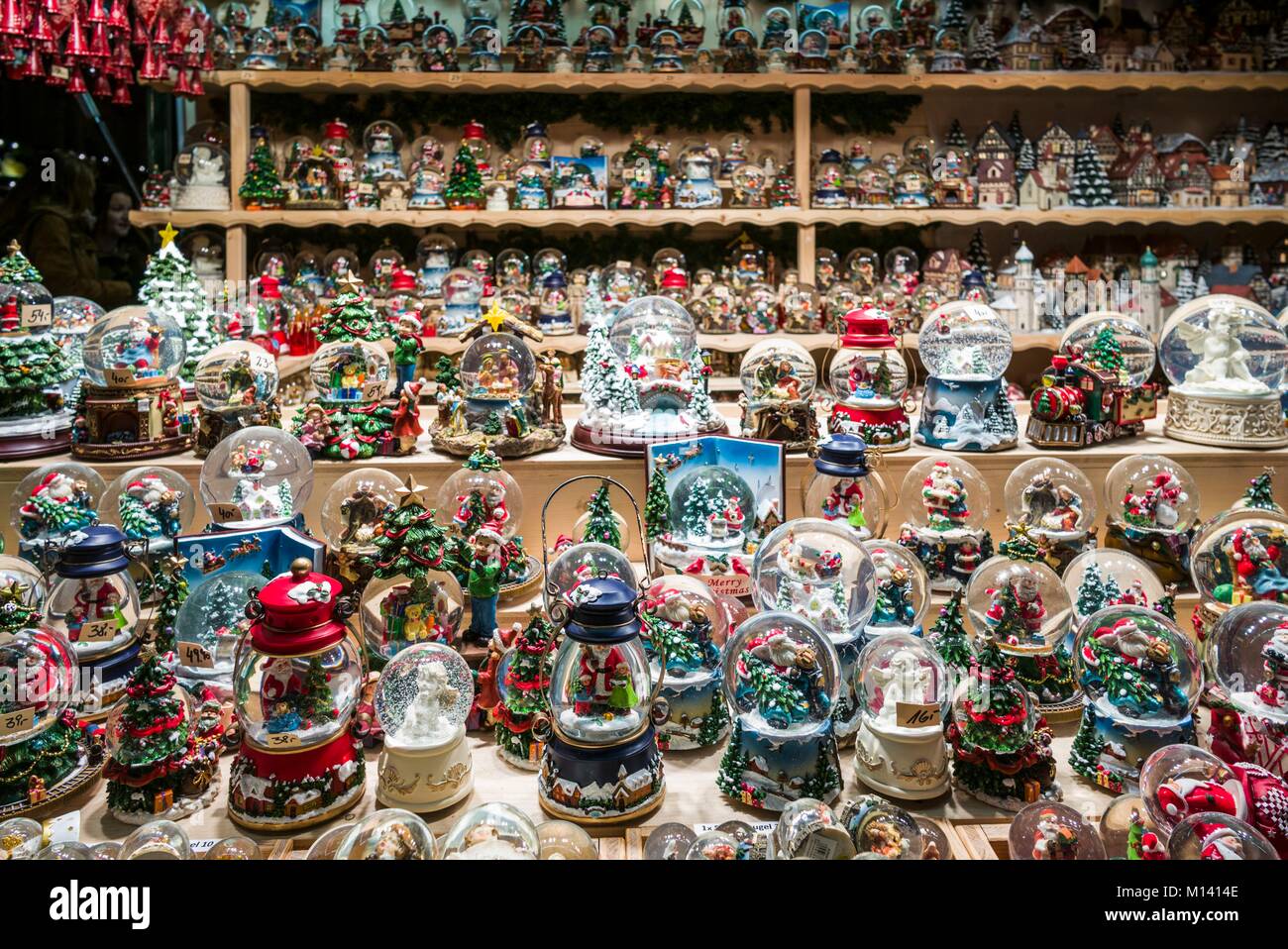 Austria salisburghese, Salisburgo, Mercato di Natale, giocattoli di Natale Foto Stock