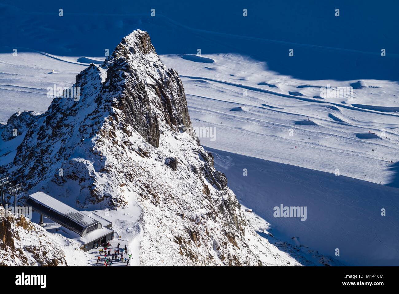 Austria, Tirolo, Pitztal, Mittelberg, ghiacciaio Pitztal ski area, Hinterer Brunnenkogel Mountain, quota 3440 metri, Mountain View dalla vetta, inverno Foto Stock