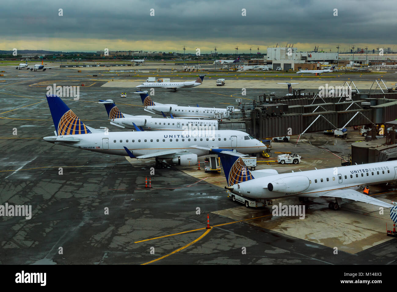 NEWARK, NJ - GIUGNO 07.17: Terminal A dell'Aeroporto Internazionale Liberty di Newark in New Jersey per aeromobili di Continental e JetBlue Foto Stock