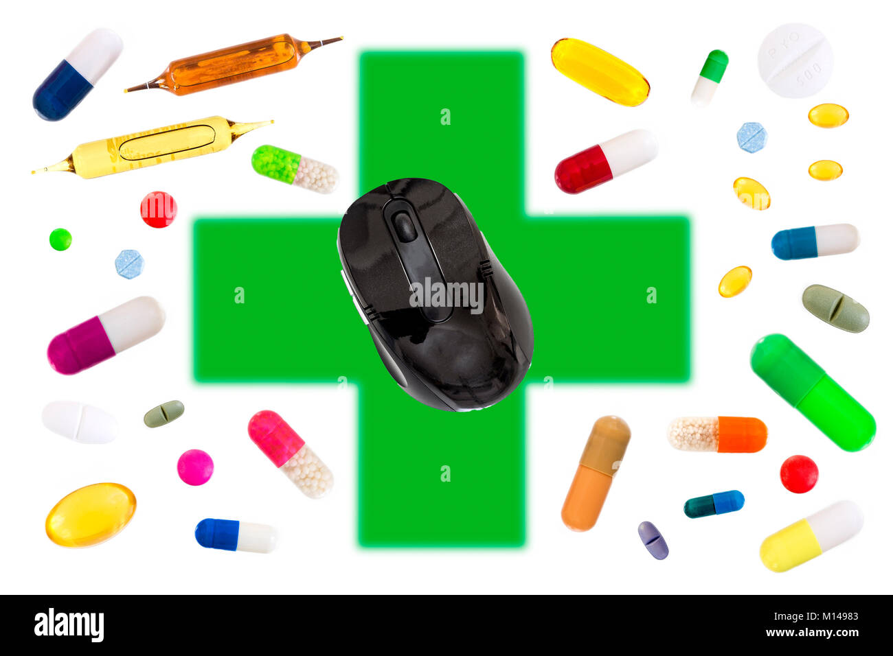 Online Pharmacy concetto con un mouse sulla croce verde con medecine, pillole, capsule, compresse, custodia medicinali su bianco Foto Stock