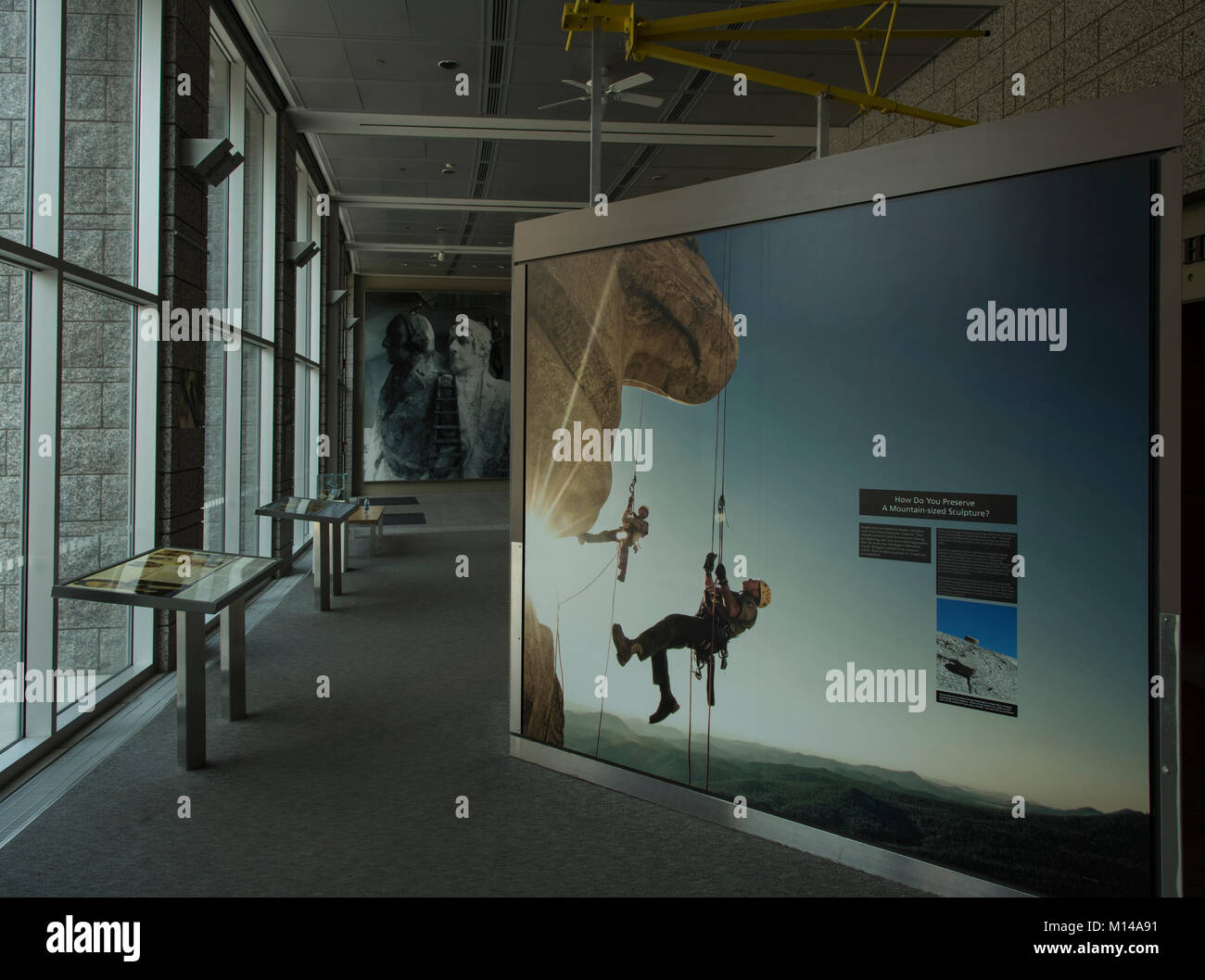 All'interno della parte anteriore del Lincoln Borglum Visitor Center, Mt. Rushmore monumento nazionale, il Dakota del Sud, Stati Uniti d'America. Foto Stock