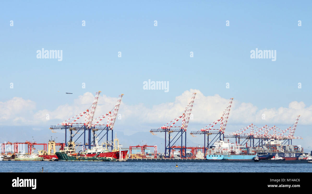 Le navi da carico a Città del capo terminale per container (Transnet terminali portuali), Cape Town, Western Cape, Sud Africa. Foto Stock