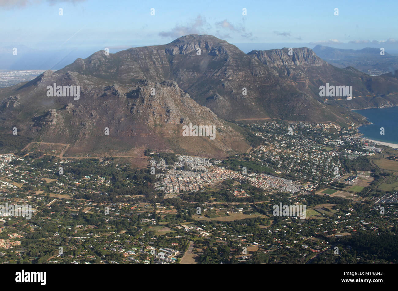 Vista elicottero di Hout Bay e Constantia Nek Pass, Western Cape, Sud Africa. Foto Stock