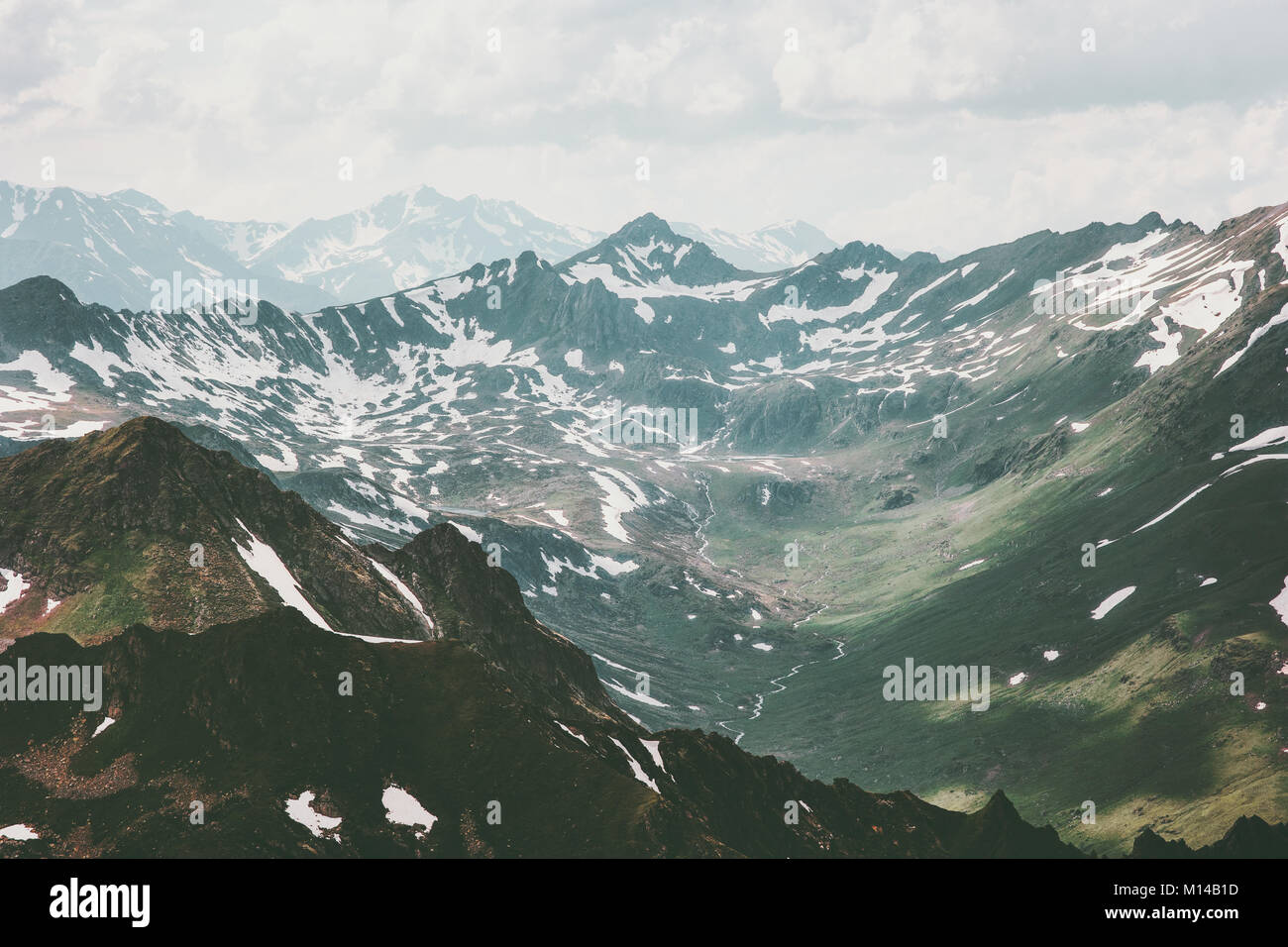 Montagne Paesaggio della valle viaggio estivo natura selvaggia scenic vista aerea Foto Stock