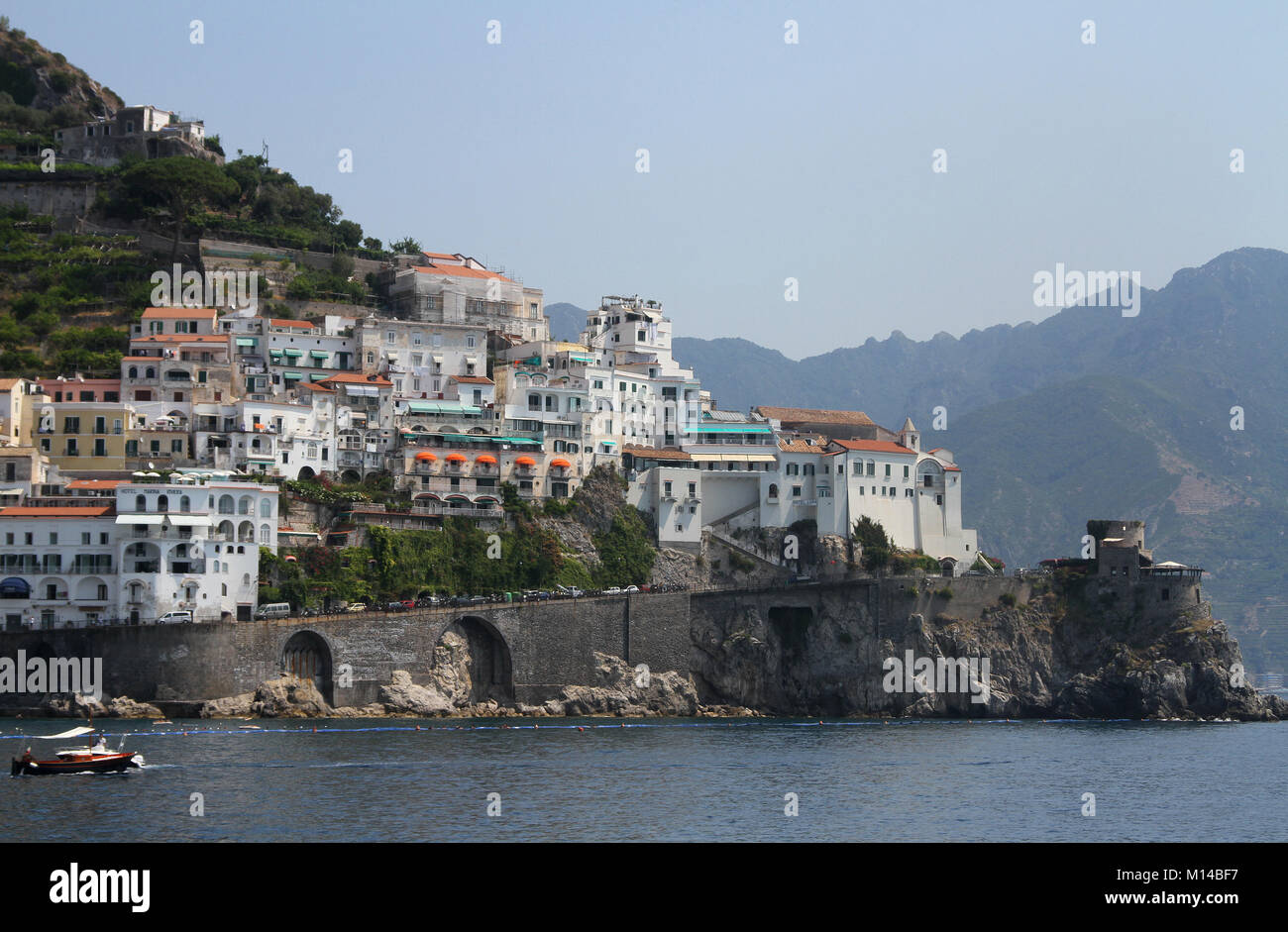 La costa della città di Amalfi, Italia. Foto Stock