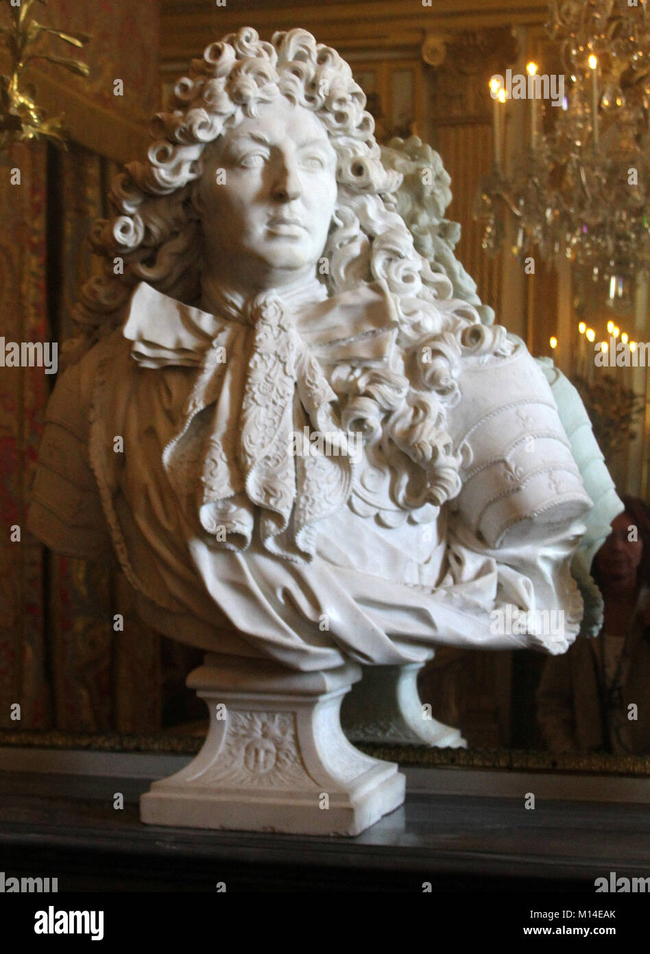 Busto in marmo di Luigi XIV Antoine Coysevox nel re della camera, 1679, il Palazzo di Versailles, Ile-De-France, Francia. Foto Stock