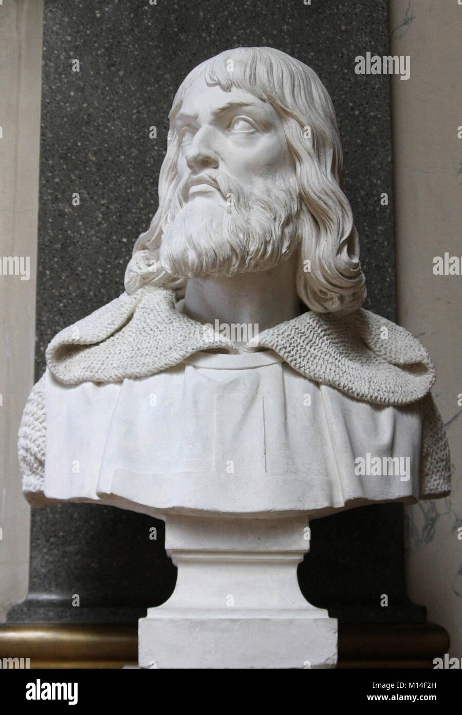 Busto in marmo di Simon de Montfort IV da Jean-Jacques Feuchere nella Galleria delle Battaglie, Il Palazzo di Versailles, Ile-De-France, Francia. Foto Stock