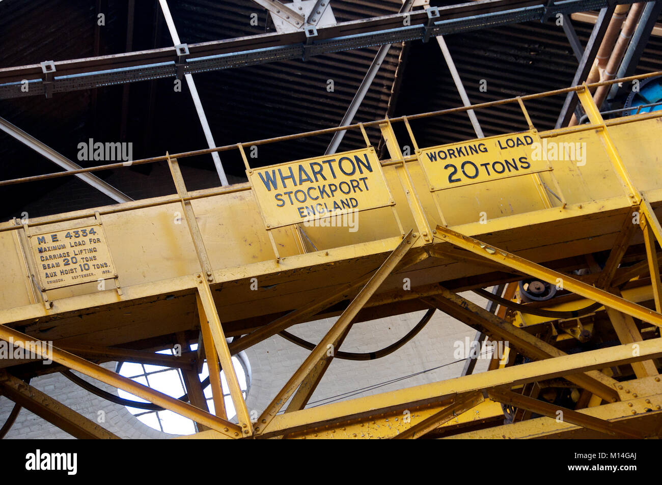 Dettaglio di un vecchio overhead gantry crane Foto Stock